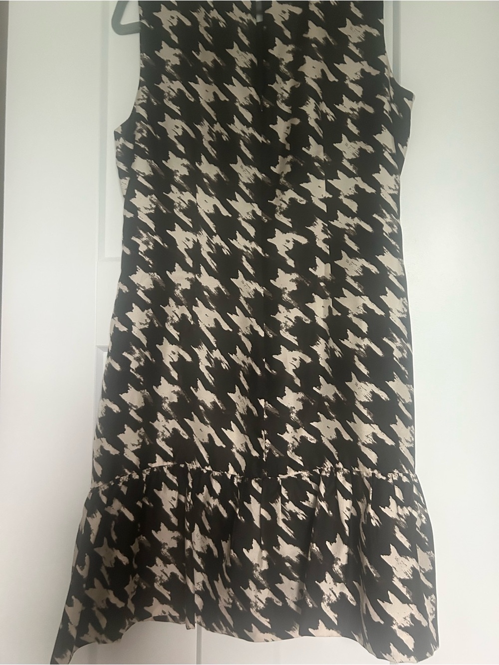 Sleeveless Houndstooth Shift Dress in Black and Cream 100% silk - Picture 10 of 11